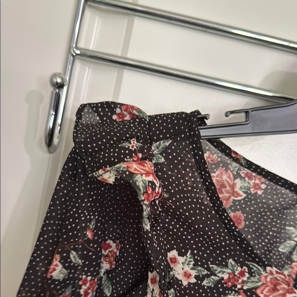 Torrid beautiful Bell Sleeve Ruffled Tunic - Picture 5 of 10